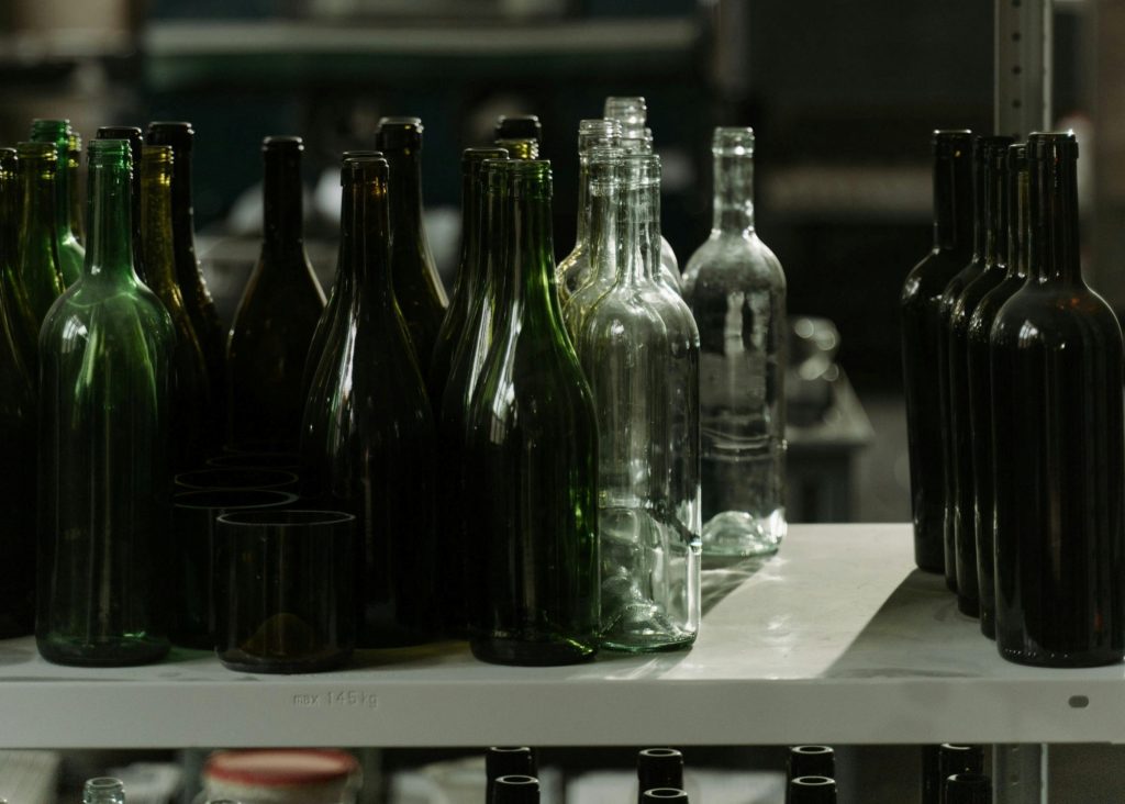 Empty wine bottles © Pexels